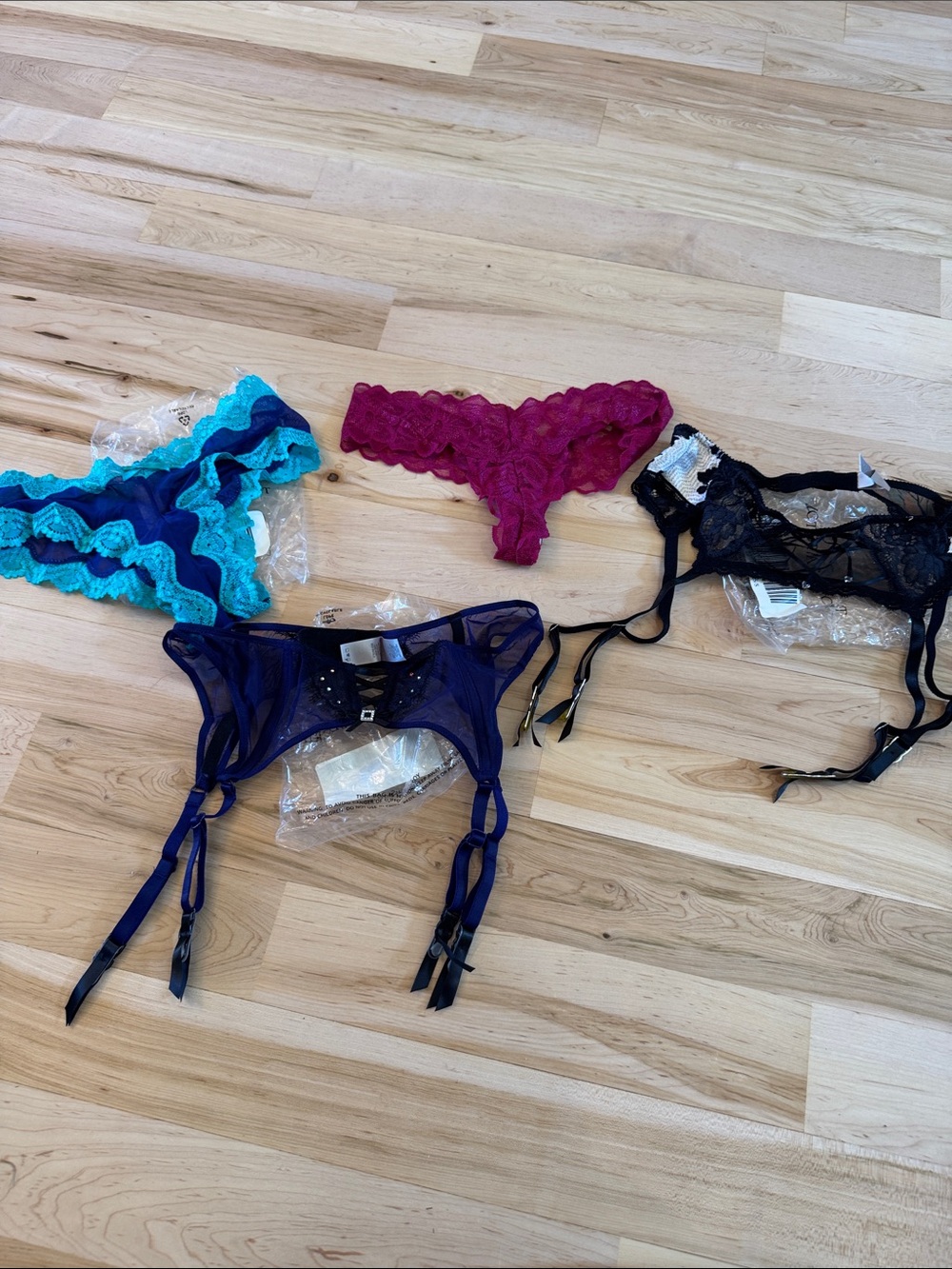 Victoria’s Secret-Sexy Lace Panties-Garter Belt-New-Lot of 4-XS-Y2K